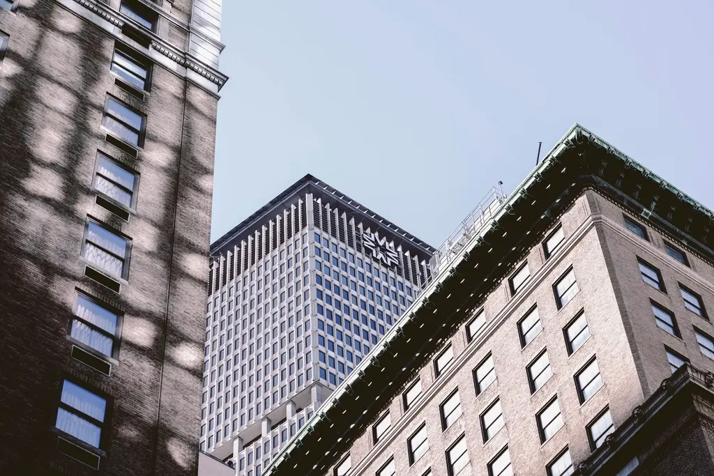 Fachada de prédios residenciais em área urbana